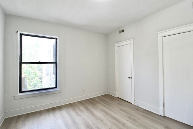 Building Photo - 3720 S Indiana Ave