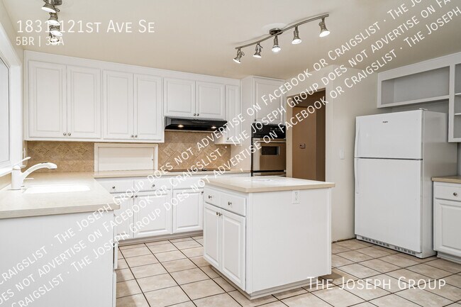 Building Photo - 1831 121st Ave SE