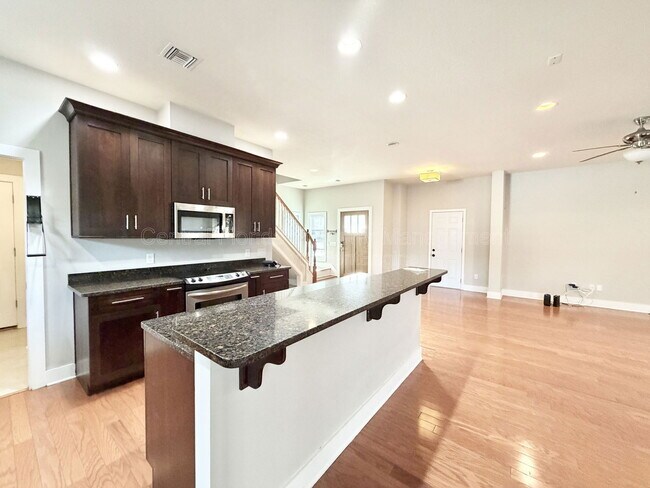 Building Photo - 2223 Amherst Ave