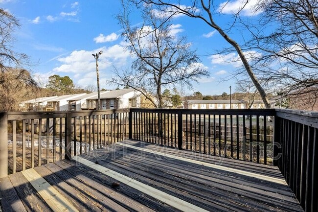 Building Photo - 624 Cresap Cir NE