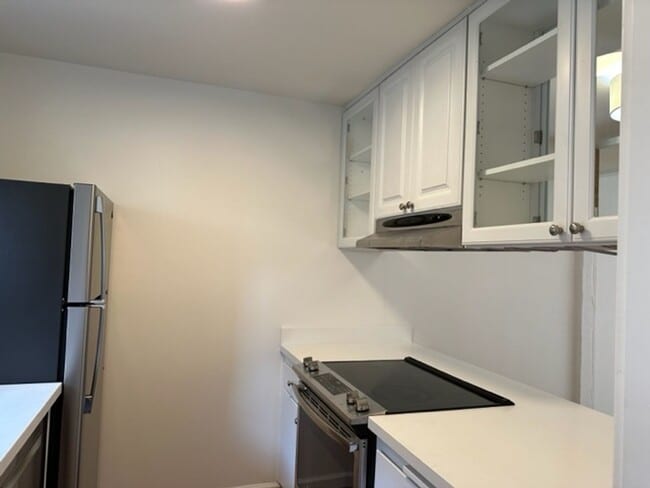 Building Photo - EPIC REA: 2 BR/1 BA Townhome w/ 1 Parking in Great Corte Madera