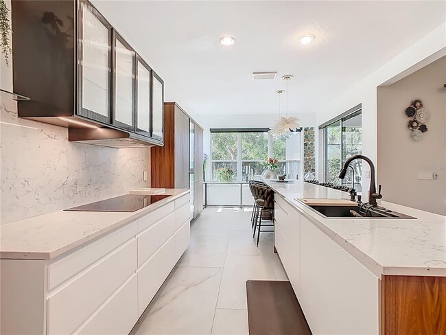 Building Photo - 790 Carmel Ln