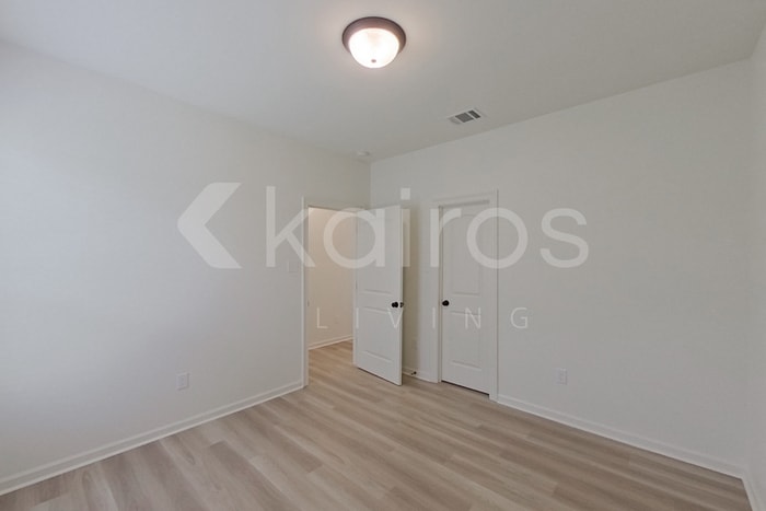 Building Photo - 121 Salvat Dr