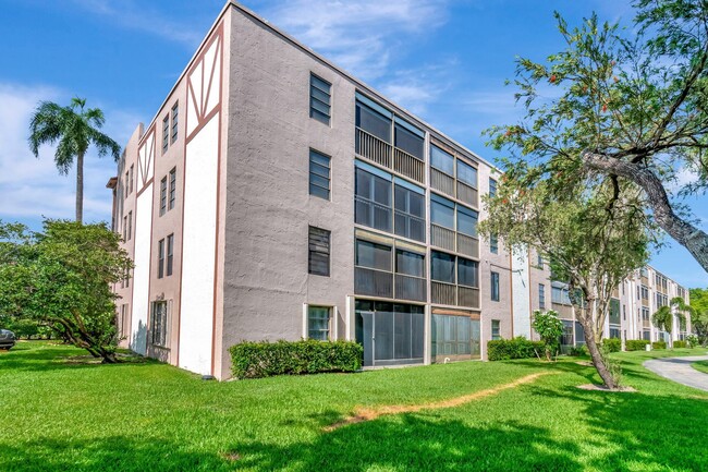 Building Photo - 7280 Amberly Ln