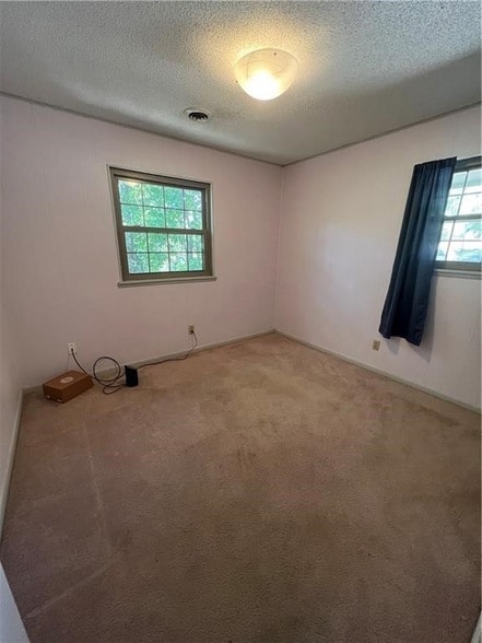 Building Photo - 19 Gore Ln