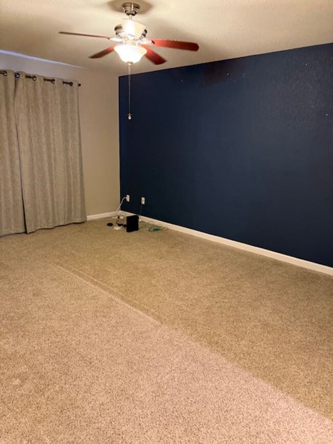 Building Photo - Single Story Halfplex in Natomas