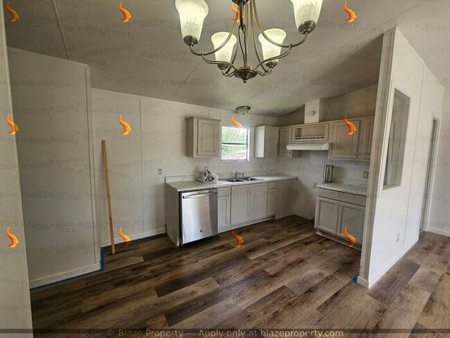 Building Photo - Experience Brand New Comfort in This Renov...