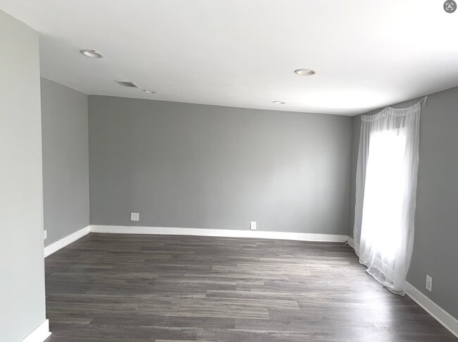 Building Photo - 595 Aberdeen St