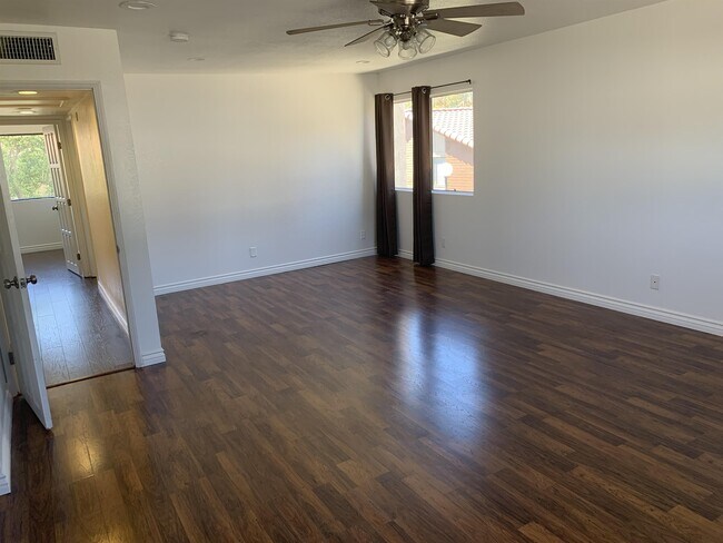 Building Photo - 9802 Mammoth Dr