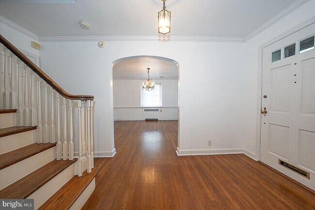 Building Photo - 714 Greythorne Rd