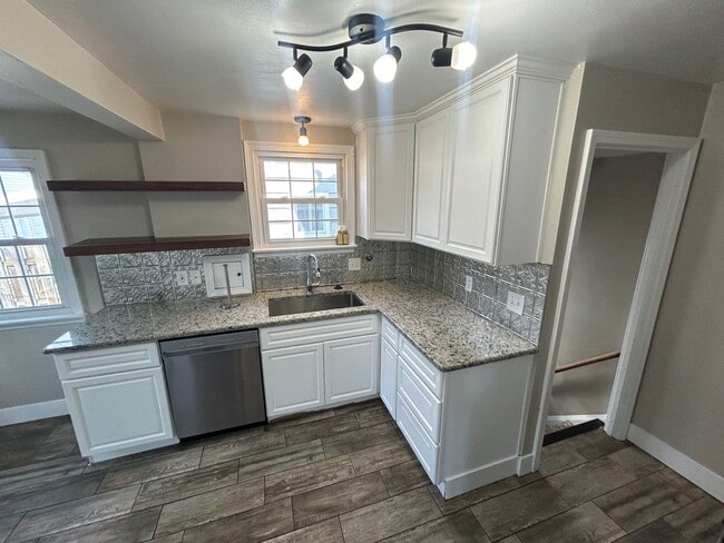 Building Photo - Charming 3-Bedroom Home with Finished Basement for Rent!