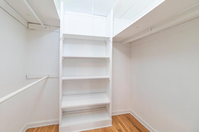 Building Photo - 340 E 80th St