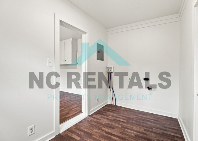 Building Photo - 141 Marthas Ln-
