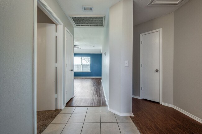 Building Photo - 4313 Sonoma Dr