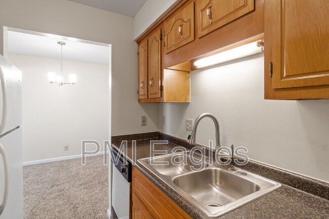 Building Photo - 263 White Oak Rd