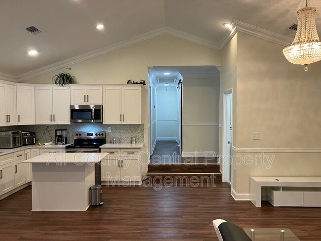 Building Photo - 904 47th Way S