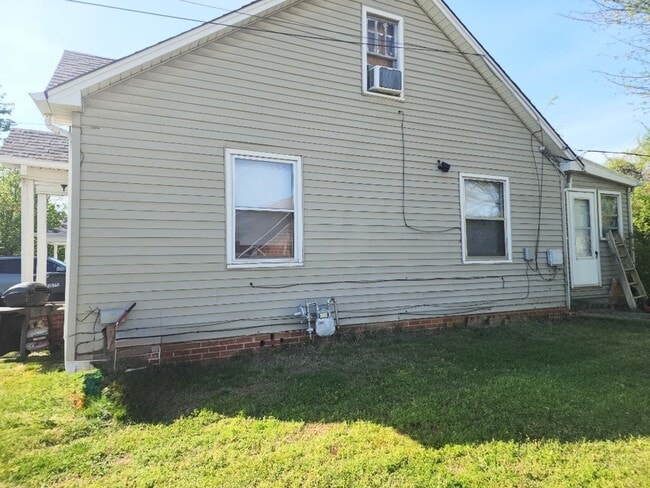 Building Photo - 214 King St