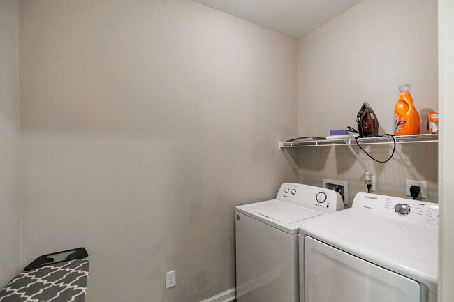 Building Photo - PRE LEASING!! AVAILABLE AUGUST 15TH 2025!!...
