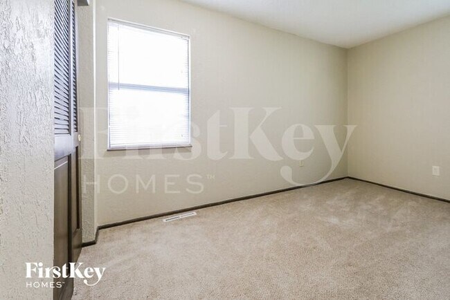 Building Photo - 4501 NW Amesbury Pl