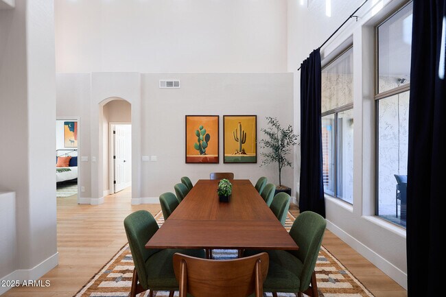 Building Photo - 3202 E Orange Dr