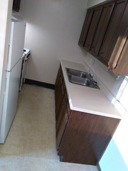 Building Photo - 401 N East St