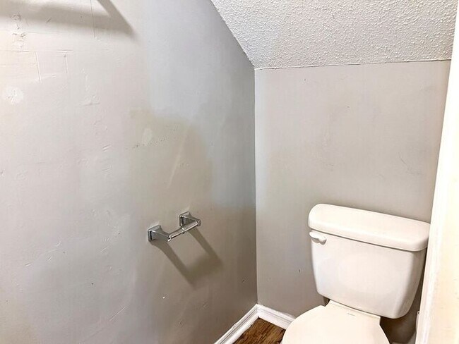 Building Photo - 8917 Tanya Dr
