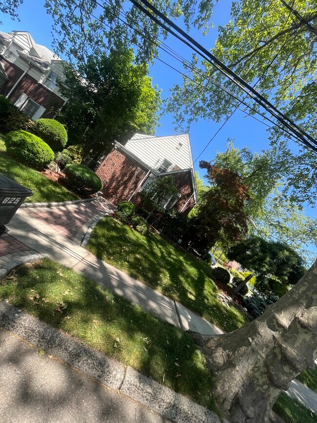 825 Elizabeth St 825 Elizabeth St Ridgefield NJ 07657 Apartment Finder