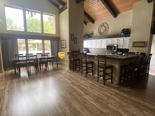 Building Photo - Coming Soon! 2 Bedroom Condo in Gated Community!