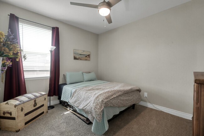 Building Photo - 20151 Bushwick Falls Dr