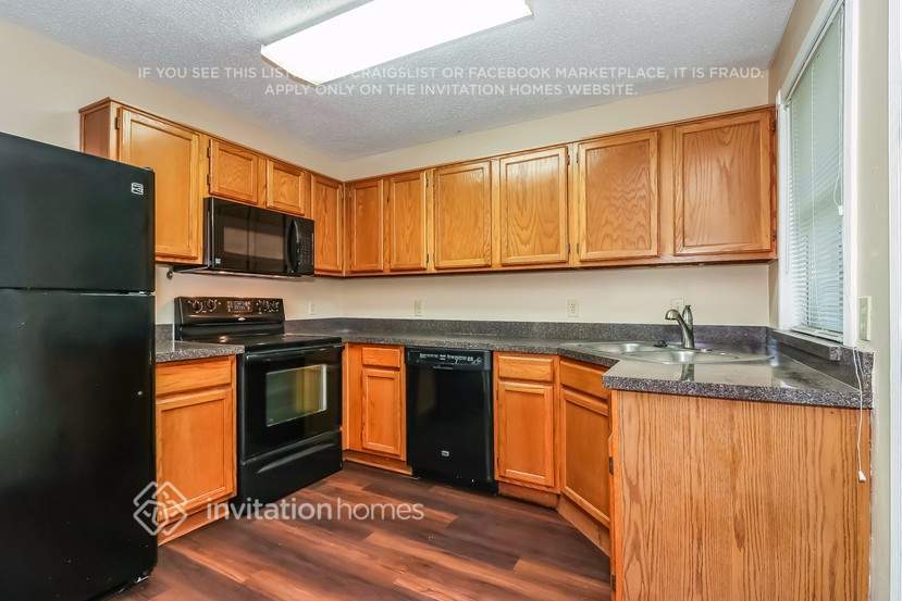 Building Photo - 3805 Waxwing Cir S