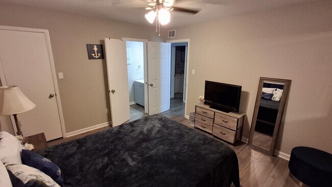 Building Photo - 2709 Lantern Walk SE