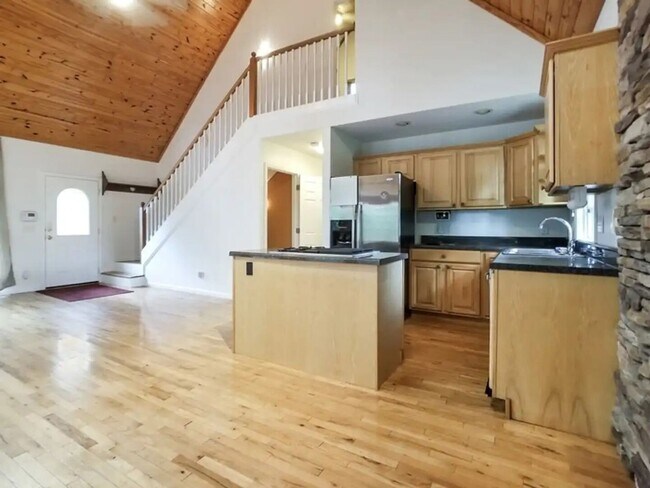 Building Photo - Lakefront Cottage Near Town with Stunning Views