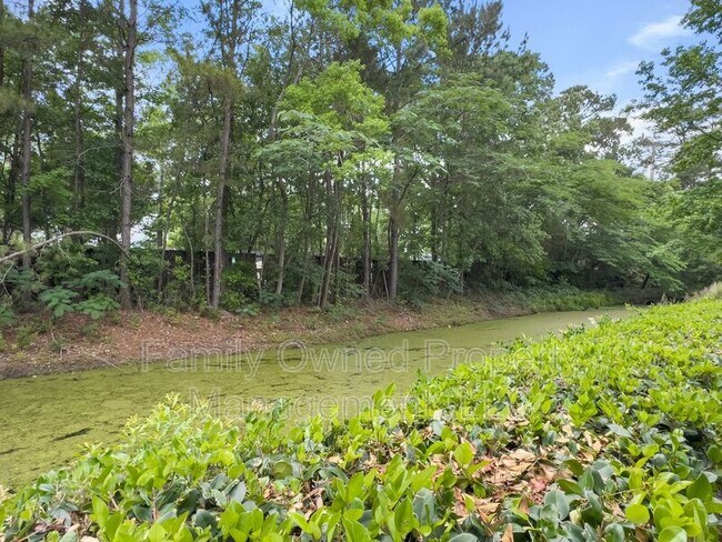 Building Photo - 8753 Red Oak Dr