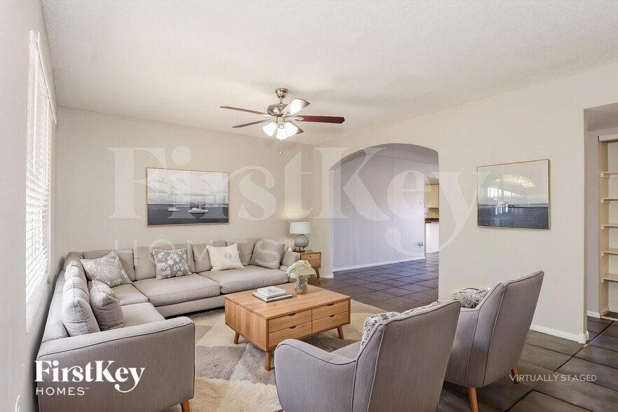 Building Photo - 4924 S Hazelton Ln