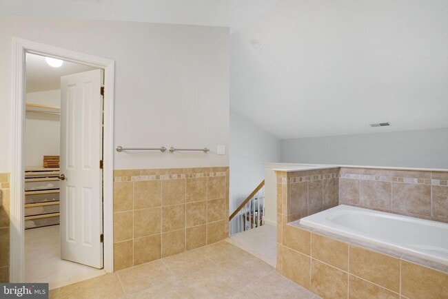 Building Photo - 4655 Lambert Dr