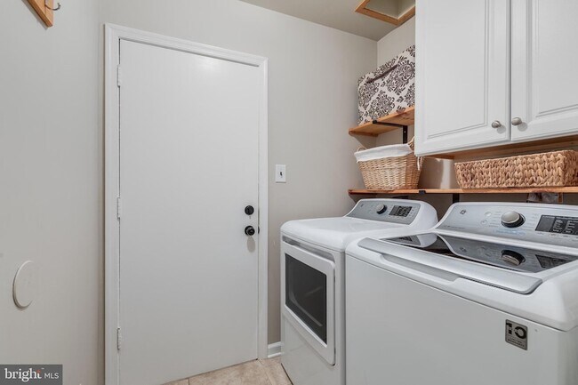 Building Photo - 1700 Chester Mill Rd