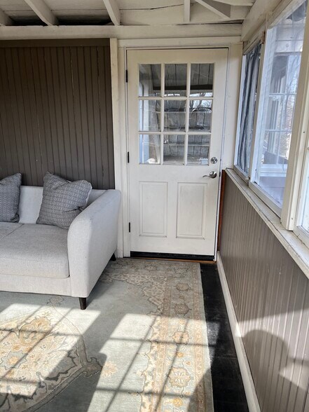 Sunporch - 136 E 9th St