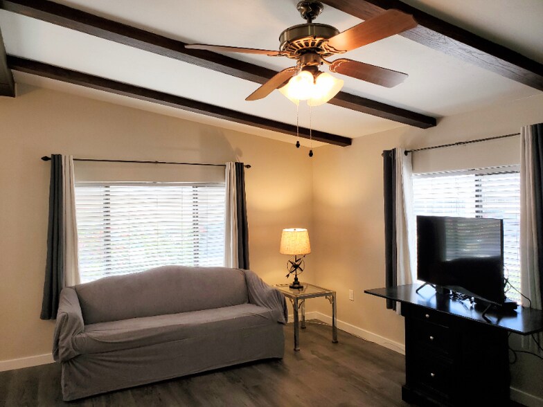 Building Photo - 8103 E Southern Ave