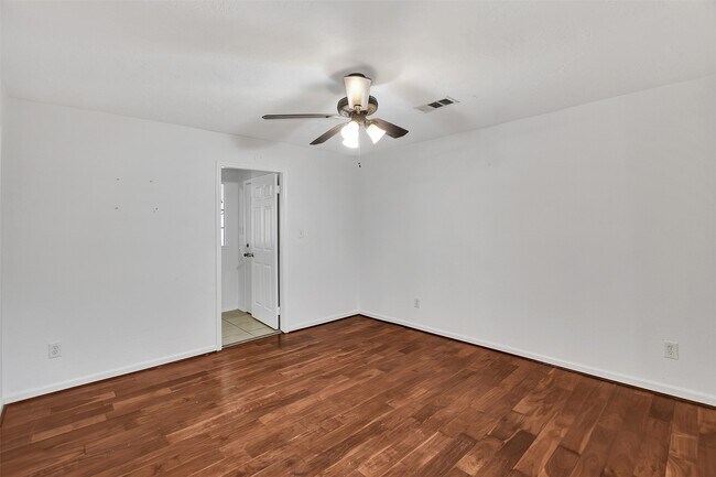 Building Photo - 17807 Glenmark Dr