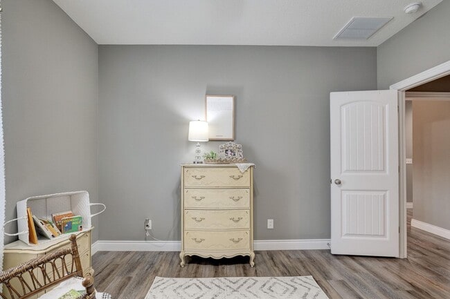 Building Photo - New Unit now available for lease! Modern 2...
