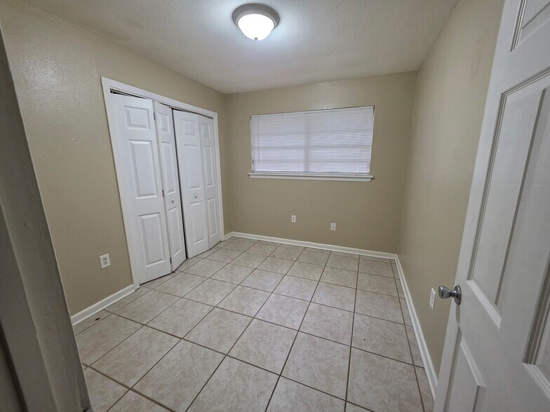 Building Photo - 2135 Richmond St