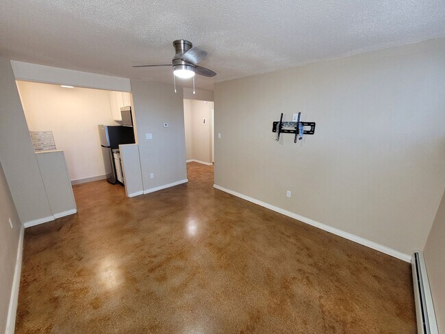 Building Photo - 809 S Circle Dr