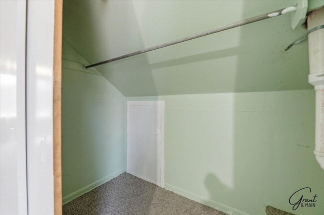 Building Photo - $1300 3 bedroom bungalow