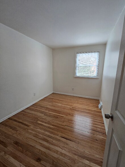 Building Photo - 222 Lockart Terrace