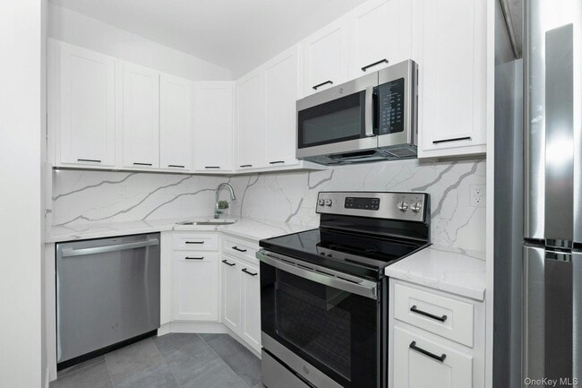 Building Photo - 962 Rte 9W