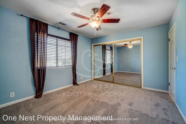 Building Photo - 3 br, 2.5 bath House - 4947 Hemlock Street