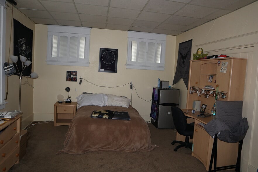 Building Photo - 831 6th St