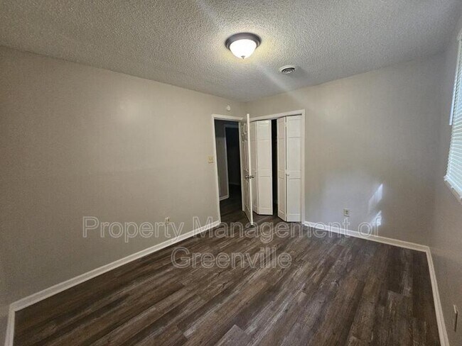 Building Photo - 510 Woodside Ln