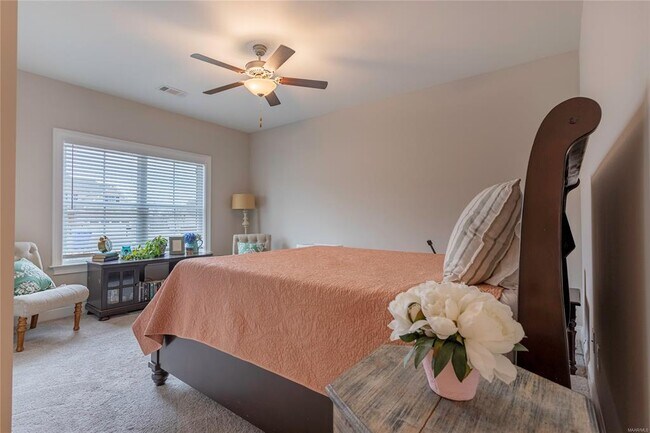 Building Photo - 357 Sydney Dr S