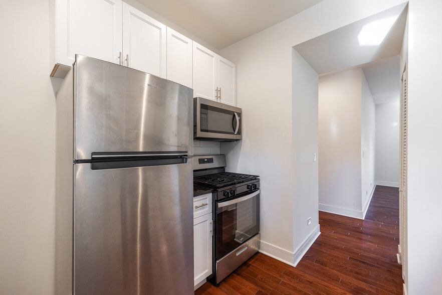 Primary Photo - 1159 W Lunt Ave